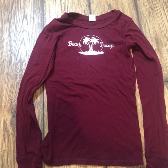 Hollister Tops - ✨ 3/$20 Hollister Maroon Long Sleeve Graphic Tee